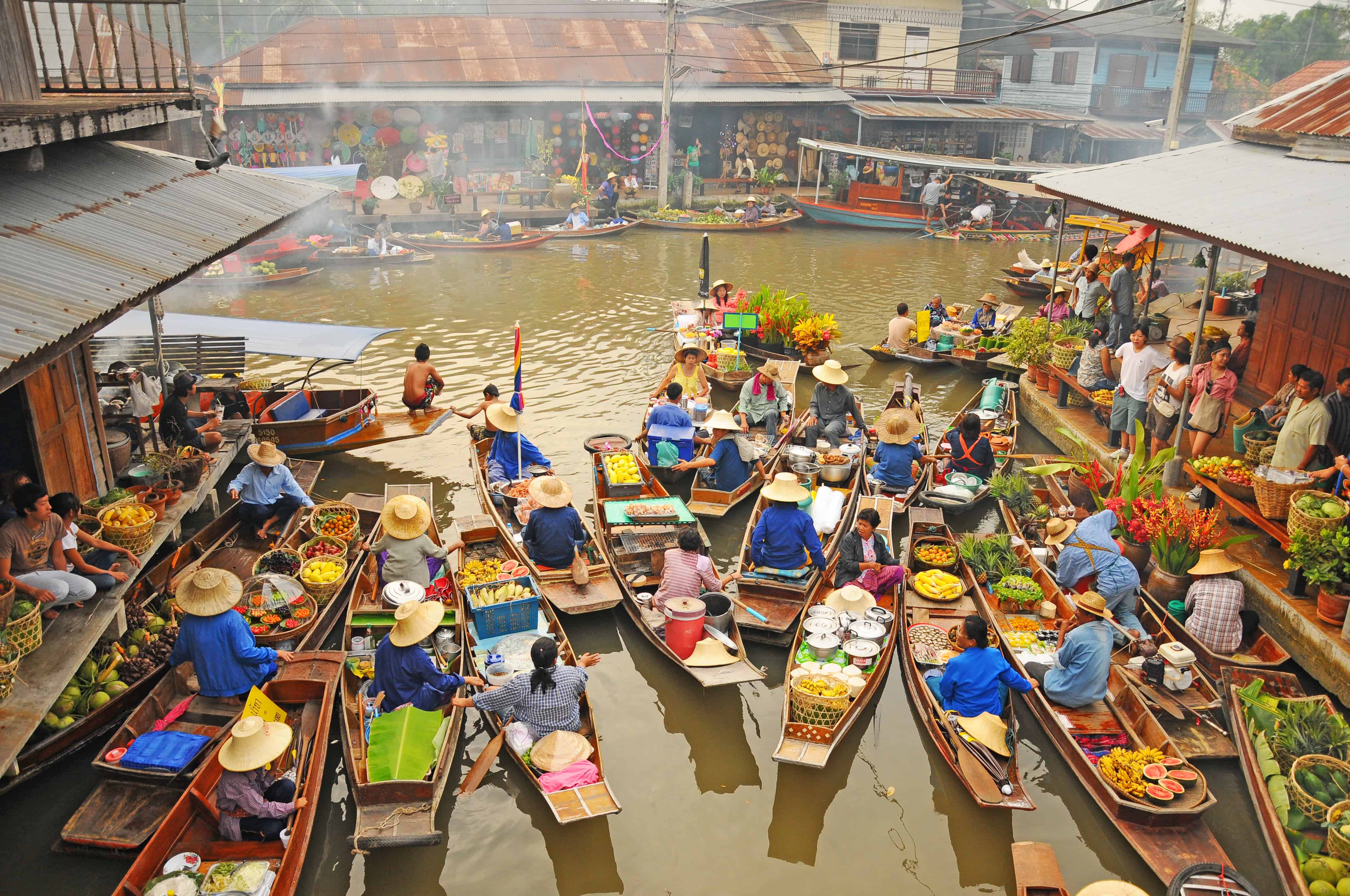 Вода в бангкоке. Река Квай плавучий рынок. Плавучий рынок Дамноен Садуак. Дамноен Садуак Бангкок. Плавучий рынок Талинг Чан.