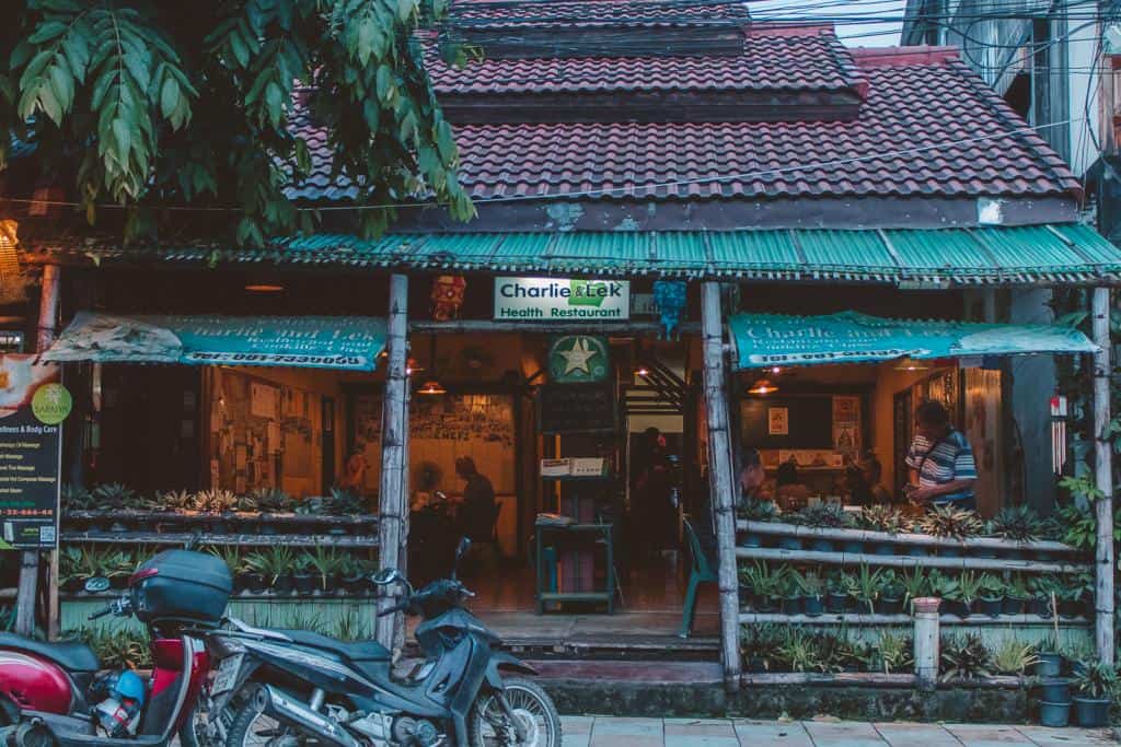 Charlie and Lek's - Pai Restaurants & Cheap Eats for Backpackers on a Budget