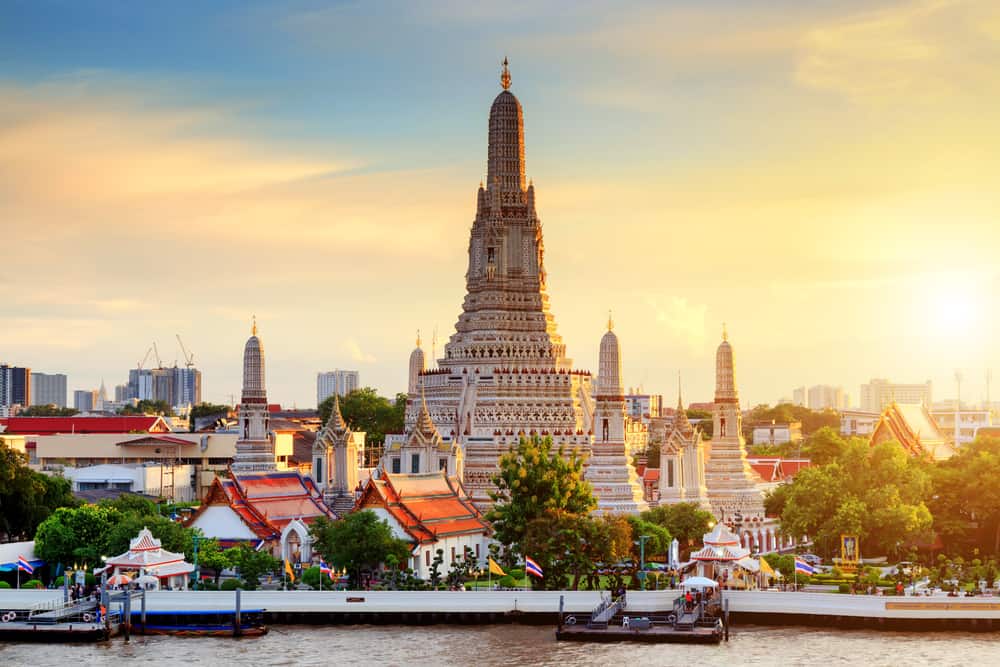 Wat Arun (Wat Arun Ratchawararam) - Getting Around Bangkok: The Orange Flag Boat