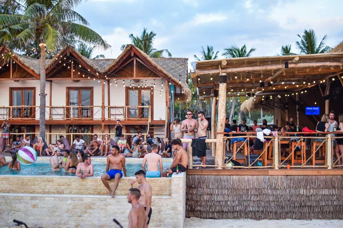 Mad Monkey Gili Trawangan: Best Beach Venue - Gili Trawangan Party and Nightlife Guide: Top Gili T Bars in 2019