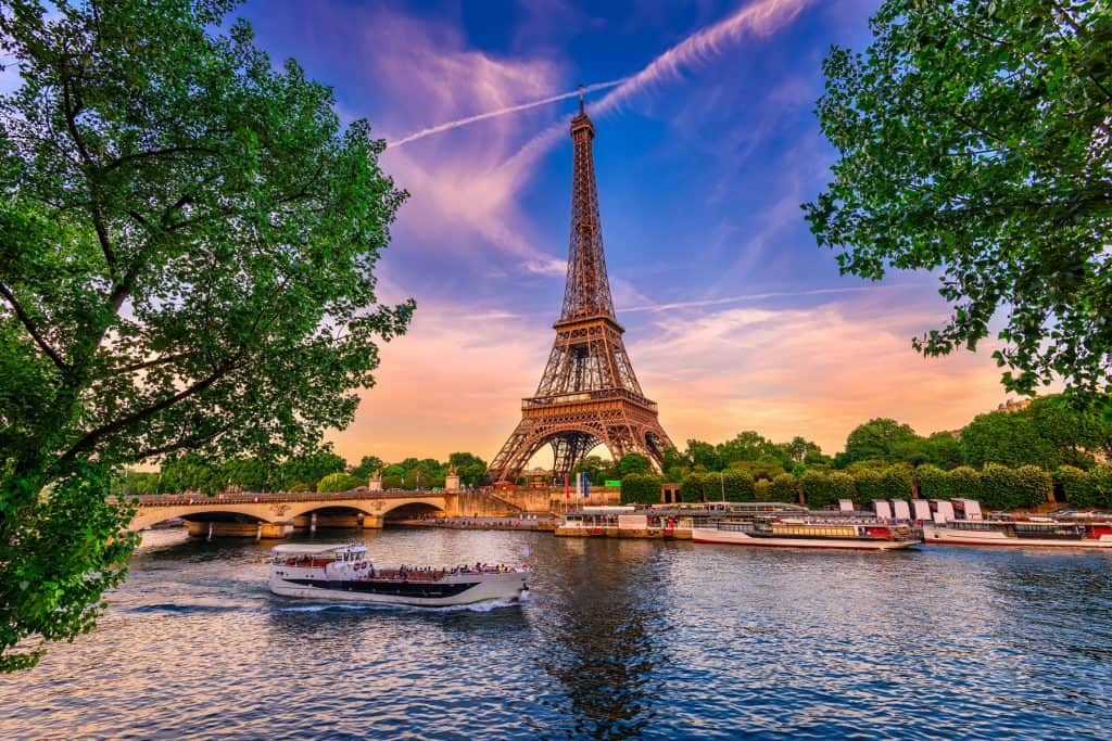 10 Must-See Sights and Attractions in Paris - Mad Monkey Hostels